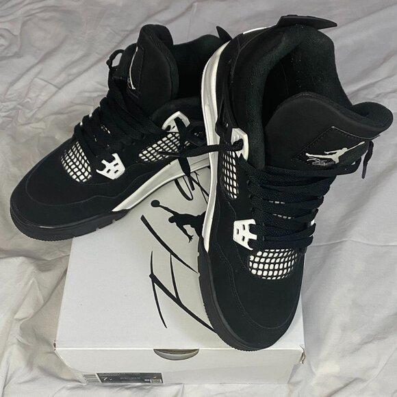 Jordan 4\'s White Thunder 2024 Release Size 7Y